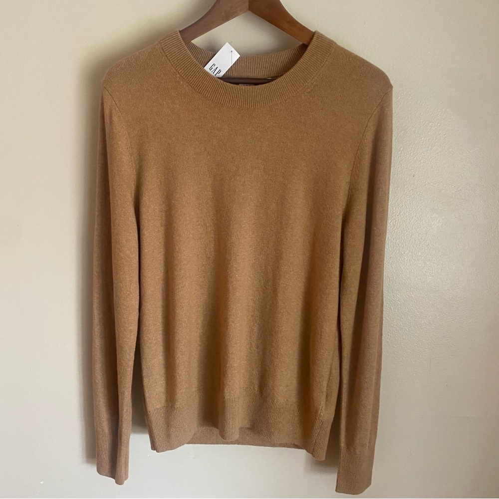 NWT Gap crewneck sweater in tan, M